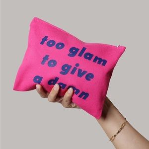 🤩 $5 SALE! 🤩 🎉 HOST PICK 🎉 NWOT AOA Studio makeup/toiletries bag